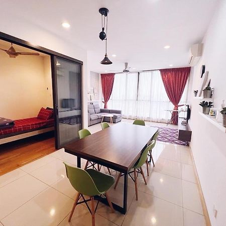 Connected Train 3 Bedrooms - Above Klgateway Mall 14 クアラルンプール エクステリア 写真