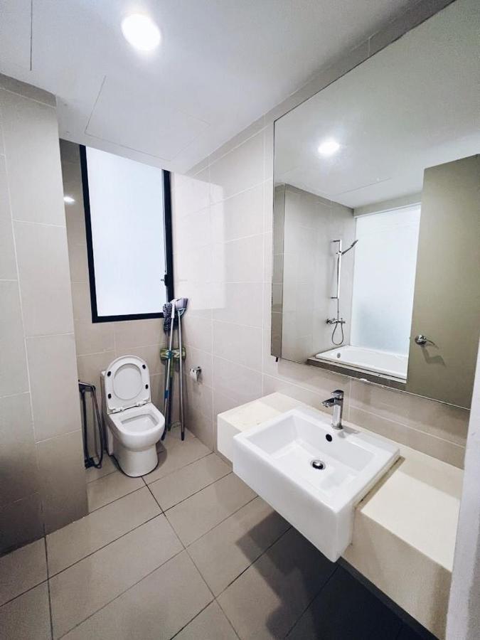 Connected Train 3 Bedrooms - Above Klgateway Mall 14 クアラルンプール エクステリア 写真