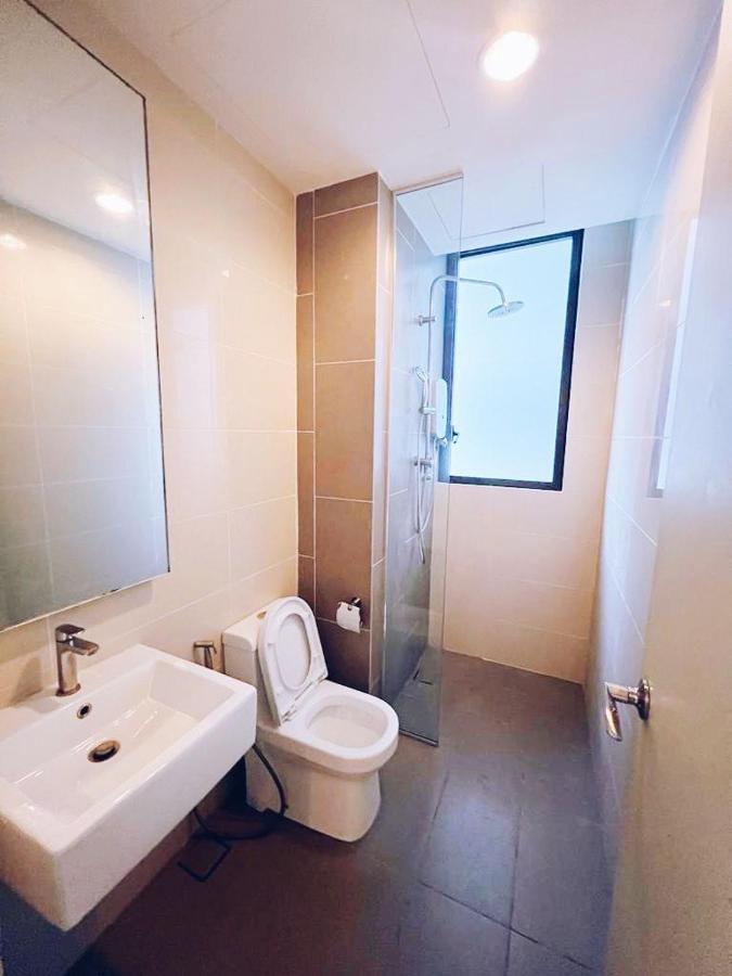 Connected Train 3 Bedrooms - Above Klgateway Mall 14 クアラルンプール エクステリア 写真