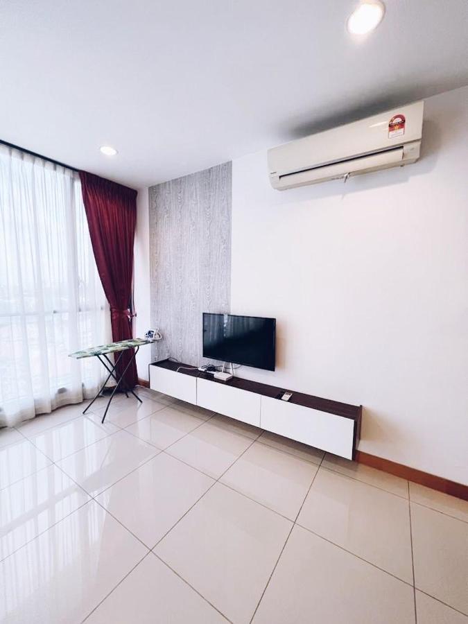 Connected Train 3 Bedrooms - Above Klgateway Mall 14 クアラルンプール エクステリア 写真