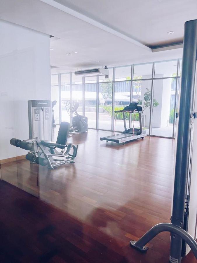 Connected Train 3 Bedrooms - Above Klgateway Mall 14 クアラルンプール エクステリア 写真