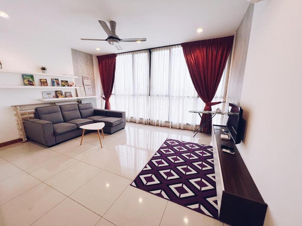 Connected Train 3 Bedrooms - Above Klgateway Mall 14 クアラルンプール エクステリア 写真