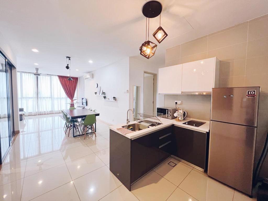 Connected Train 3 Bedrooms - Above Klgateway Mall 14 クアラルンプール エクステリア 写真